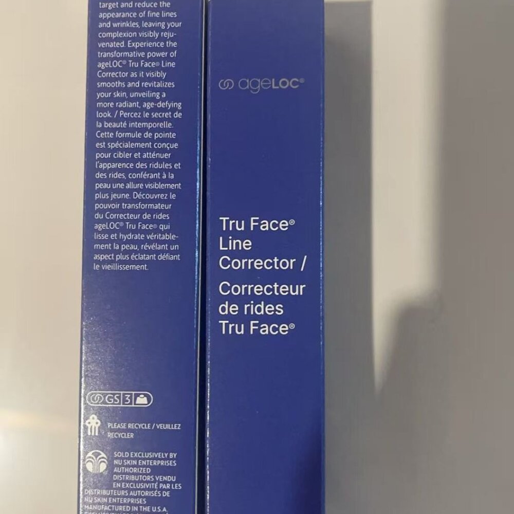 2 of NuSkin Tru Face line corrector peptide refiining gel + 1 shoulder bag